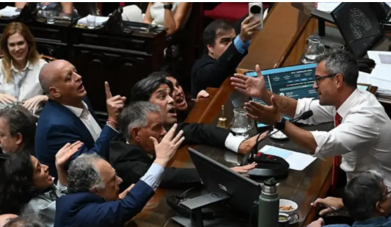 El oficialismo aprobó en Diputados la reforma laboral en una sesión tensa y marcada por polémicas