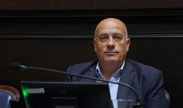 De Leo propone que los padres paguen por las amenazas de sus hijos en escuelas