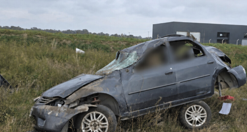 Un muerto tras un vuelco frente al V Cuerpo del Ej&eacute;rcito