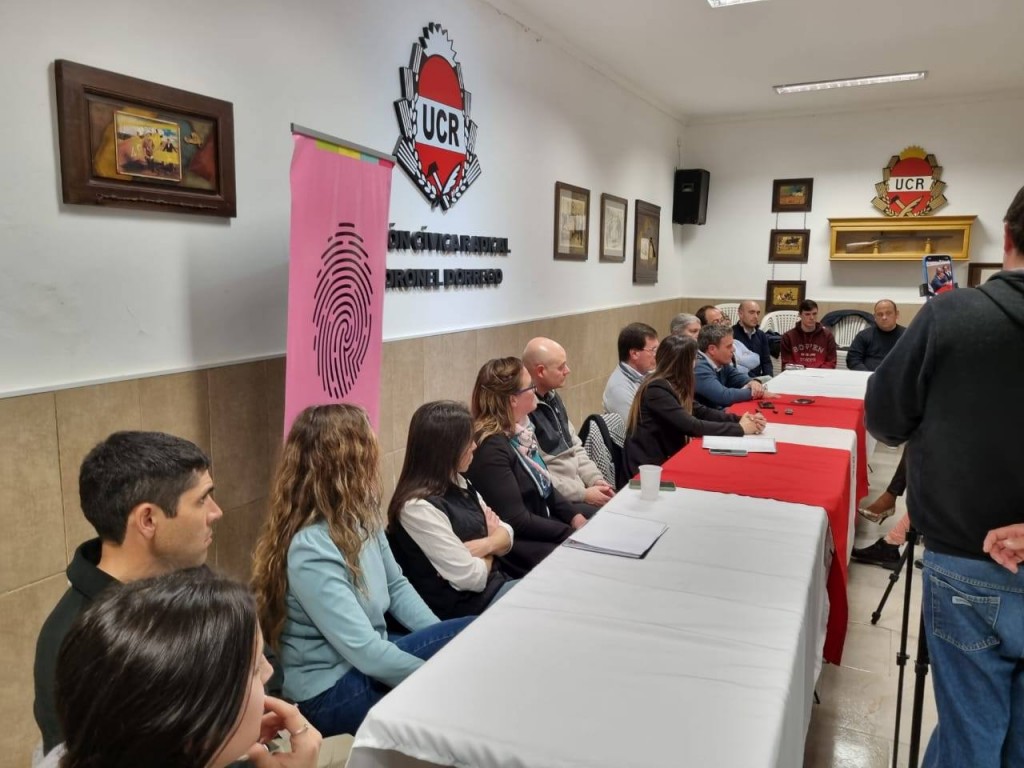 La UCR presentó la lista de candidatos a Concejales y Consejeros escolares a la prensa.