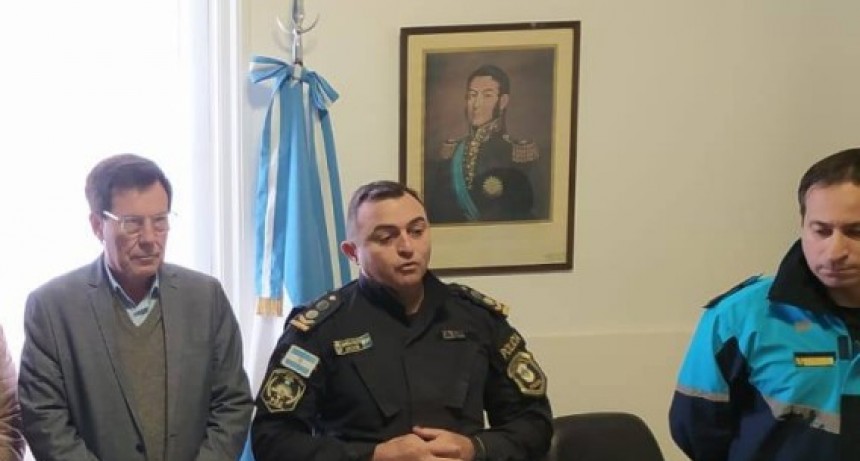 Juan Chalde le dio la bienvenida al nuevo titular de la Comisaria de Coronel Dorrego
