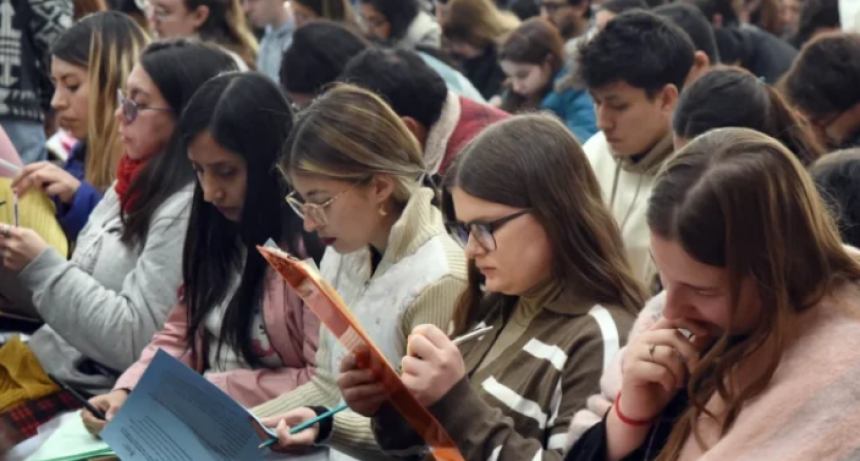 Examen de residencias médicas: desde 2026 cada provincia tomará y financiará la prueba