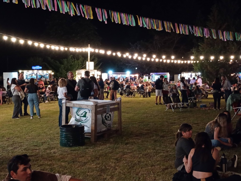 Dorrego festeja: colmado vivero en una noche de sábado